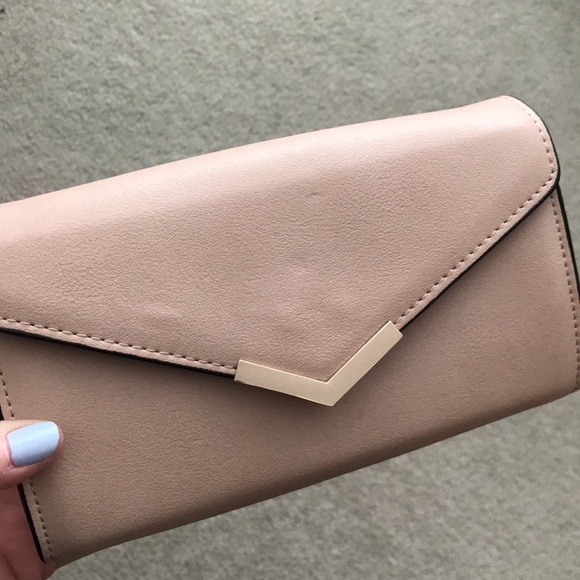 Urban expressions beige clutch with chain strap - Picture 3 of 5